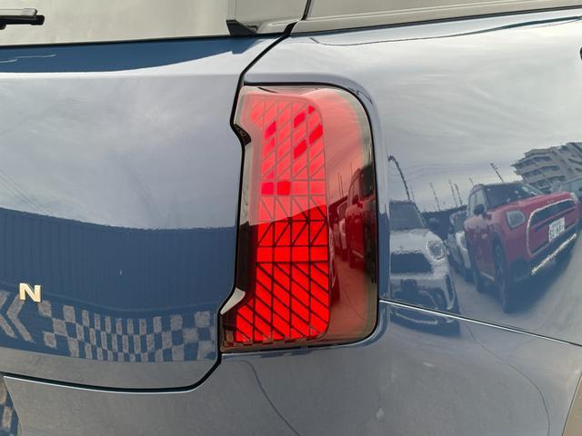 ＭＩＮＩ カントリーマンＤ　フェイバリット・トリム　純正ナビ・純正バックカメラ・アダプティブクルーズコントロール・サラウンドビューモニター・オートライト・オートワイパー・アップルカープレイ・アンドロイドオート（32枚目）