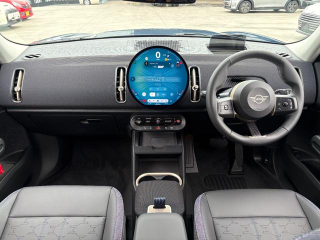 ＭＩＮＩ カントリーマンＤ　フェイバリット・トリム　純正ナビ・純正バックカメラ・アダプティブクルーズコントロール・サラウンドビューモニター・オートライト・オートワイパー・アップルカープレイ・アンドロイドオート（45枚目）