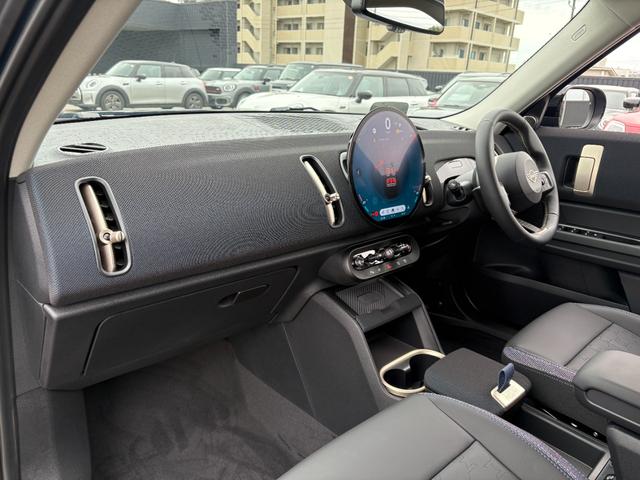 ＭＩＮＩ カントリーマンＤ　フェイバリット・トリム　純正ナビ・純正バックカメラ・アダプティブクルーズコントロール・サラウンドビューモニター・オートライト・オートワイパー・アップルカープレイ・アンドロイドオート（46枚目）