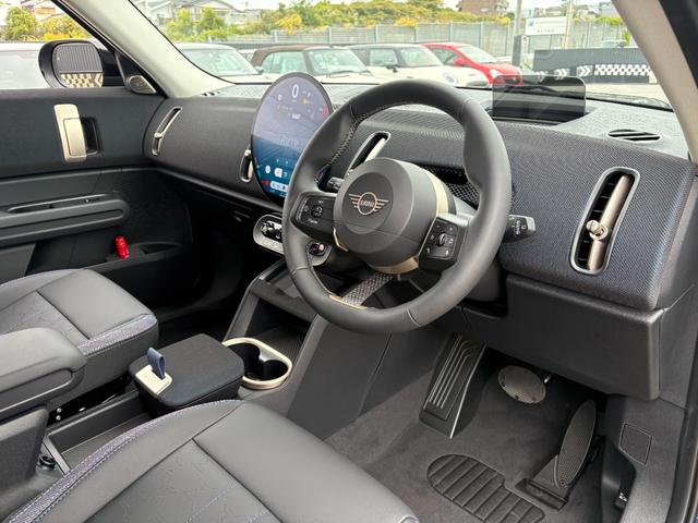 ＭＩＮＩ カントリーマンＤ　フェイバリット・トリム　純正ナビ・純正バックカメラ・アダプティブクルーズコントロール・サラウンドビューモニター・オートライト・オートワイパー・アップルカープレイ・アンドロイドオート（47枚目）