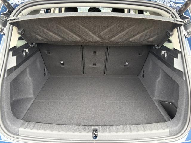 ＭＩＮＩ カントリーマンＤ　フェイバリット・トリム　純正ナビ・純正バックカメラ・アダプティブクルーズコントロール・サラウンドビューモニター・オートライト・オートワイパー・アップルカープレイ・アンドロイドオート（50枚目）