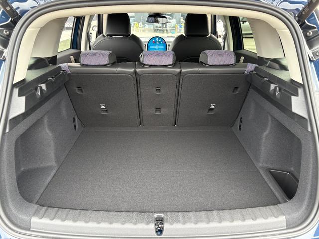 ＭＩＮＩ カントリーマンＤ　フェイバリット・トリム　純正ナビ・純正バックカメラ・アダプティブクルーズコントロール・サラウンドビューモニター・オートライト・オートワイパー・アップルカープレイ・アンドロイドオート（51枚目）