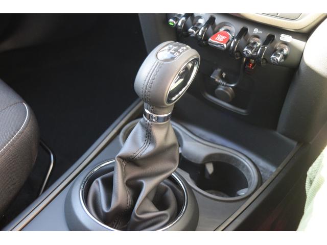 ＭＩＮＩ クーパーＤ　クロスオーバー　純正ＨＤＤナビゲーションシステム／ＥＴＣ２．０／アクティブクルーズコントロール／テールゲートイージーオープナー／純正バックカメラ／コンフォートアクセス／ＬＥＤヘッドライト／純正アルミホイール（13枚目）