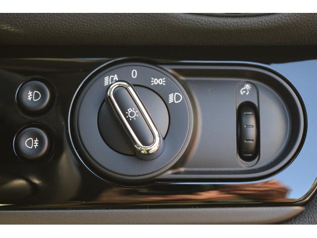 ＭＩＮＩ クーパーＤ　クロスオーバー　純正ＨＤＤナビゲーションシステム／ＥＴＣ２．０／アクティブクルーズコントロール／テールゲートイージーオープナー／純正バックカメラ／コンフォートアクセス／ＬＥＤヘッドライト／純正アルミホイール（23枚目）