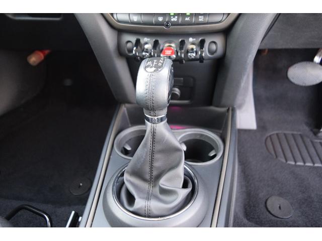 MINI クーパーD クロスオーバー 純正HDDナビゲーションシステム/ETC2.0/テールゲートイージーオープナー/純正バックカメラ/コンフォートアクセス/フォグライト/LEDヘッドライト/純正アルミホイール(12枚目)