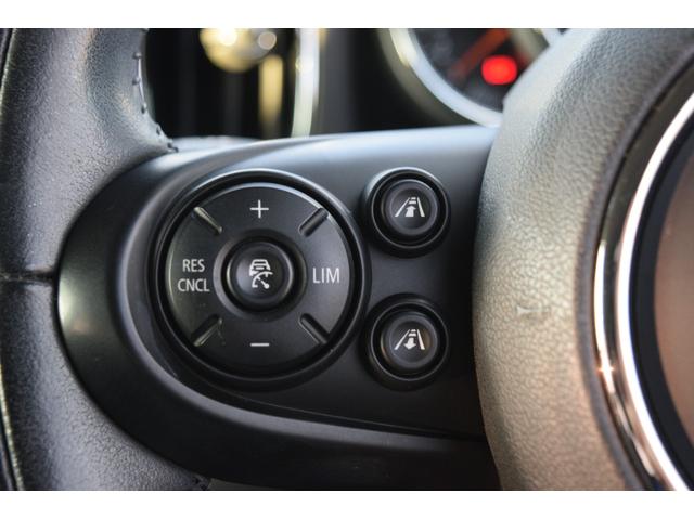 MINI クーパーD クロスオーバー 純正HDDナビゲーションシステム/ETC2.0/テールゲートイージーオープナー/純正バックカメラ/コンフォートアクセス/フォグライト/LEDヘッドライト/純正アルミホイール(18枚目)