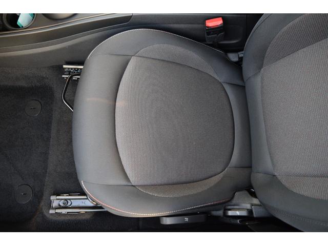 MINI クーパーD クロスオーバー 純正HDDナビゲーションシステム/ETC2.0/テールゲートイージーオープナー/純正バックカメラ/コンフォートアクセス/フォグライト/LEDヘッドライト/純正アルミホイール(40枚目)