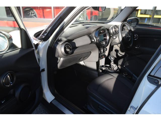 MINI クーパー 純正ナビ・Bluetooth接続・バックカメラ・オートライト・オートワイパー・LEDライト・ETC・認定中古車(37枚目)