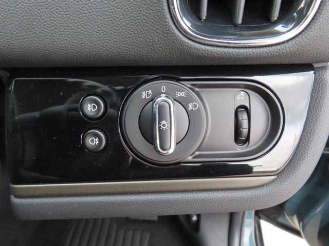 MINI クーパーSD クロスオーバー オール4 認定中古車・Bluetooth接続・バックカメラ・ユニオンジャックテールランプ・オートライ・追従機能・オートワイパー・ETC付き・ALL4・LEDライト・オットマン(22枚目)