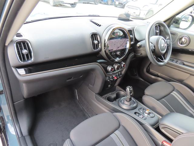 MINI クーパーSD クロスオーバー オール4 認定中古車・Bluetooth接続・バックカメラ・ユニオンジャックテールランプ・オートライ・追従機能・オートワイパー・ETC付き・ALL4・LEDライト・オットマン(45枚目)