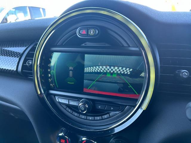 ＭＩＮＩ クーパーＳＤ　認定中古車・ユニオンジャックテールランプ・ＬＥＤライト・Ｂｌｕｅｔｏｏｔｈ接続・バックカメラ・純正ナビ・リッミター機能・軽油・オートワイパー・オートライト（12枚目）