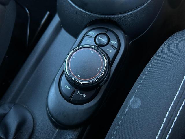 ＭＩＮＩ クーパーＳＤ　認定中古車・ユニオンジャックテールランプ・ＬＥＤライト・Ｂｌｕｅｔｏｏｔｈ接続・バックカメラ・純正ナビ・リッミター機能・軽油・オートワイパー・オートライト（16枚目）