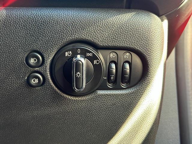 ＭＩＮＩ クーパーＳＤ　認定中古車・ユニオンジャックテールランプ・ＬＥＤライト・Ｂｌｕｅｔｏｏｔｈ接続・バックカメラ・純正ナビ・リッミター機能・軽油・オートワイパー・オートライト（26枚目）