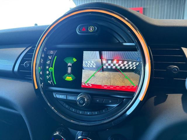 ＭＩＮＩ 　認定中古車・ユニオンジャックテールランプ・ＬＥＤライト・Ｂｌｕｅｔｏｏｔｈ接続・バックカメラ・純正ナビ・リッミター機能・軽油・オートワイパー・オートライト（12枚目）