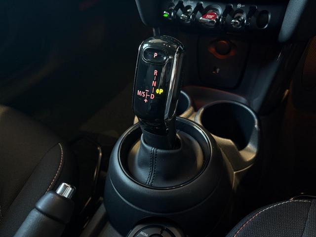 ＭＩＮＩ 　認定中古車・ユニオンジャックテールランプ・ＬＥＤライト・Ｂｌｕｅｔｏｏｔｈ接続・バックカメラ・純正ナビ・リッミター機能・軽油・オートワイパー・オートライト（15枚目）