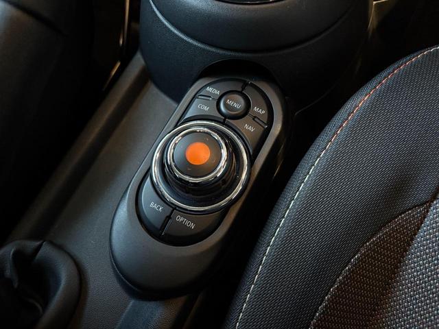 ＭＩＮＩ 　認定中古車・ユニオンジャックテールランプ・ＬＥＤライト・Ｂｌｕｅｔｏｏｔｈ接続・バックカメラ・純正ナビ・リッミター機能・軽油・オートワイパー・オートライト（16枚目）