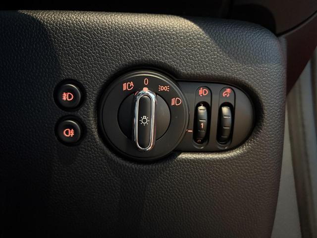ＭＩＮＩ 　認定中古車・ユニオンジャックテールランプ・ＬＥＤライト・Ｂｌｕｅｔｏｏｔｈ接続・バックカメラ・純正ナビ・リッミター機能・軽油・オートワイパー・オートライト（26枚目）