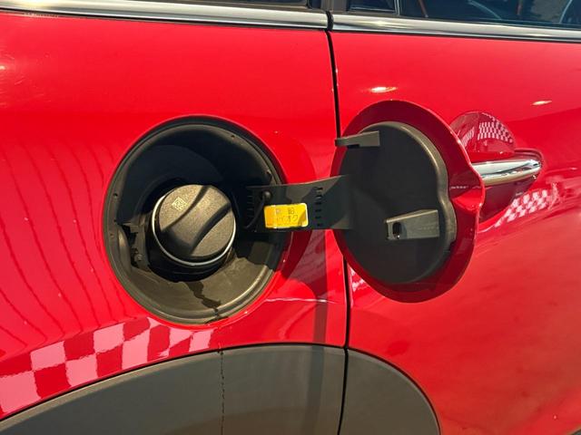 ＭＩＮＩ 　認定中古車・ユニオンジャックテールランプ・ＬＥＤライト・Ｂｌｕｅｔｏｏｔｈ接続・バックカメラ・純正ナビ・リッミター機能・軽油・オートワイパー・オートライト（32枚目）