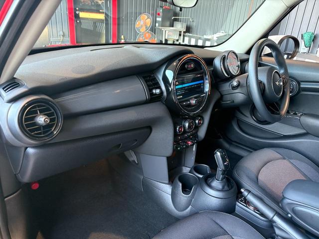 ＭＩＮＩ 　認定中古車・ユニオンジャックテールランプ・ＬＥＤライト・Ｂｌｕｅｔｏｏｔｈ接続・バックカメラ・純正ナビ・リッミター機能・軽油・オートワイパー・オートライト（43枚目）