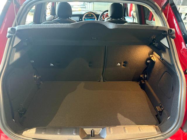 ＭＩＮＩ 　認定中古車・ユニオンジャックテールランプ・ＬＥＤライト・Ｂｌｕｅｔｏｏｔｈ接続・バックカメラ・純正ナビ・リッミター機能・軽油・オートワイパー・オートライト（45枚目）