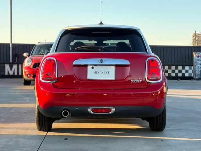 ＭＩＮＩ 　認定中古車・ユニオンジャックテールランプ・ＬＥＤライト・Ｂｌｕｅｔｏｏｔｈ接続・バックカメラ・純正ナビ・リッミター機能・軽油・オートワイパー・オートライト（56枚目）