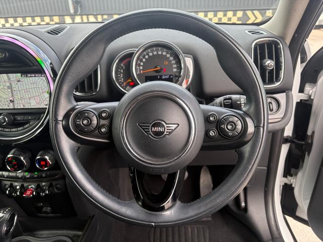 ＭＩＮＩ クーパーＤ　クロスオーバー　純正バックカメラ・純正ナビ・キーレス・コンフォートアクセス・アダプティブクルーズコントロール・ＥＴＣ・Ｂｌｕｅｔｏｏｔｈ・フォグランプ・電動格納ドアミラー・認定中古車（20枚目）