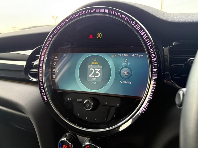 ＭＩＮＩ クーパーＤプレミアムプラスパッケージクラシックトリム　アップルカープレイ・純正バックカメラ・純正シートヒーター・ワイヤレスチャージング・ＥＴＣ・キーレス・コンフォートアクセス・Ｂｌｕｅｔｏｏｔｈ・プレミアムプラスパッケージ・認定中古車（11枚目）