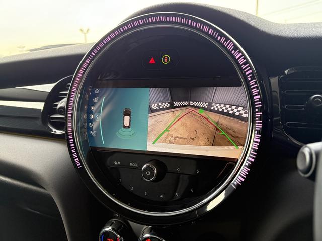ＭＩＮＩ クーパーＤプレミアムプラスパッケージクラシックトリム　アップルカープレイ・純正バックカメラ・純正シートヒーター・ワイヤレスチャージング・ＥＴＣ・キーレス・コンフォートアクセス・Ｂｌｕｅｔｏｏｔｈ・プレミアムプラスパッケージ・認定中古車（12枚目）