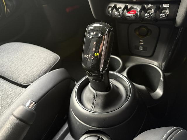 ＭＩＮＩ クーパーＤプレミアムプラスパッケージクラシックトリム　アップルカープレイ・純正バックカメラ・純正シートヒーター・ワイヤレスチャージング・ＥＴＣ・キーレス・コンフォートアクセス・Ｂｌｕｅｔｏｏｔｈ・プレミアムプラスパッケージ・認定中古車（15枚目）