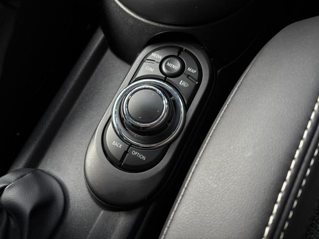 ＭＩＮＩ クーパーＤプレミアムプラスパッケージクラシックトリム　アップルカープレイ・純正バックカメラ・純正シートヒーター・ワイヤレスチャージング・ＥＴＣ・キーレス・コンフォートアクセス・Ｂｌｕｅｔｏｏｔｈ・プレミアムプラスパッケージ・認定中古車（16枚目）