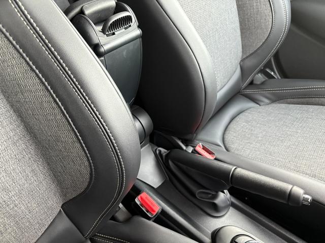 ＭＩＮＩ クーパーＤプレミアムプラスパッケージクラシックトリム　アップルカープレイ・純正バックカメラ・純正シートヒーター・ワイヤレスチャージング・ＥＴＣ・キーレス・コンフォートアクセス・Ｂｌｕｅｔｏｏｔｈ・プレミアムプラスパッケージ・認定中古車（19枚目）