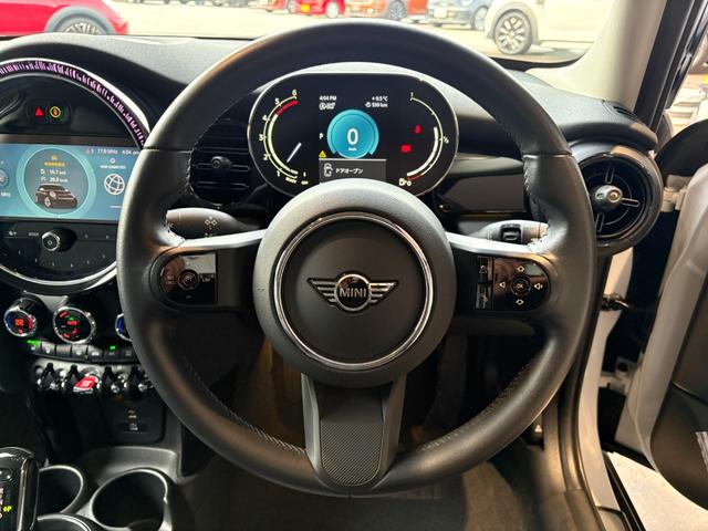 ＭＩＮＩ クーパーＤプレミアムプラスパッケージクラシックトリム　アップルカープレイ・純正バックカメラ・純正シートヒーター・ワイヤレスチャージング・ＥＴＣ・キーレス・コンフォートアクセス・Ｂｌｕｅｔｏｏｔｈ・プレミアムプラスパッケージ・認定中古車（20枚目）