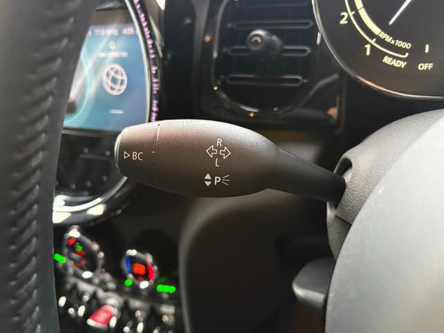 ＭＩＮＩ クーパーＤプレミアムプラスパッケージクラシックトリム　アップルカープレイ・純正バックカメラ・純正シートヒーター・ワイヤレスチャージング・ＥＴＣ・キーレス・コンフォートアクセス・Ｂｌｕｅｔｏｏｔｈ・プレミアムプラスパッケージ・認定中古車（23枚目）