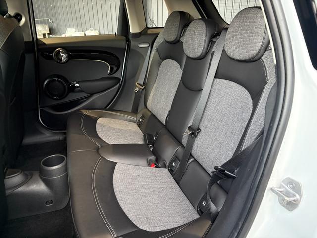 ＭＩＮＩ クーパーＤプレミアムプラスパッケージクラシックトリム　アップルカープレイ・純正バックカメラ・純正シートヒーター・ワイヤレスチャージング・ＥＴＣ・キーレス・コンフォートアクセス・Ｂｌｕｅｔｏｏｔｈ・プレミアムプラスパッケージ・認定中古車（42枚目）