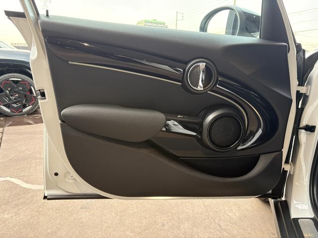 ＭＩＮＩ クーパーＤプレミアムプラスパッケージクラシックトリム　アップルカープレイ・純正バックカメラ・純正シートヒーター・ワイヤレスチャージング・ＥＴＣ・キーレス・コンフォートアクセス・Ｂｌｕｅｔｏｏｔｈ・プレミアムプラスパッケージ・認定中古車（47枚目）