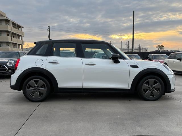 ＭＩＮＩ クーパーＤプレミアムプラスパッケージクラシックトリム　アップルカープレイ・純正バックカメラ・純正シートヒーター・ワイヤレスチャージング・ＥＴＣ・キーレス・コンフォートアクセス・Ｂｌｕｅｔｏｏｔｈ・プレミアムプラスパッケージ・認定中古車（62枚目）
