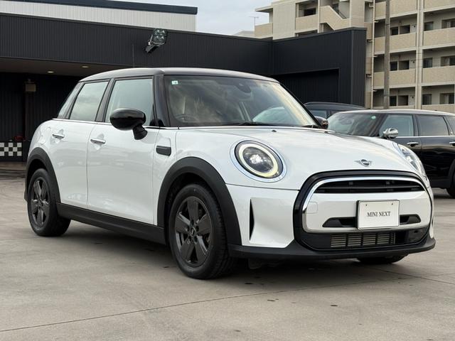 ＭＩＮＩ クーパーＤプレミアムプラスパッケージクラシックトリム　アップルカープレイ・純正バックカメラ・純正シートヒーター・ワイヤレスチャージング・ＥＴＣ・キーレス・コンフォートアクセス・Ｂｌｕｅｔｏｏｔｈ・プレミアムプラスパッケージ・認定中古車（63枚目）