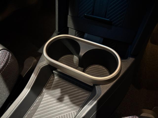 �G���W���X�^�[�g�{�^���A�V�t�g���o�[�͂�����ɏW�񂳂�Ă���܂�