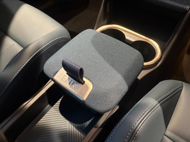 ＭＩＮＩ カントリーマンＳオール４　フェイバリット・トリム　純正ナビ・アップルカープレイ・アンドロイドオート・シートヒーター・ステアリングヒーター・キーレス・Ｂｌｕｅｔｏｏｔｈ・アダプティブクルーズコントロール・認定中古車（14枚目）