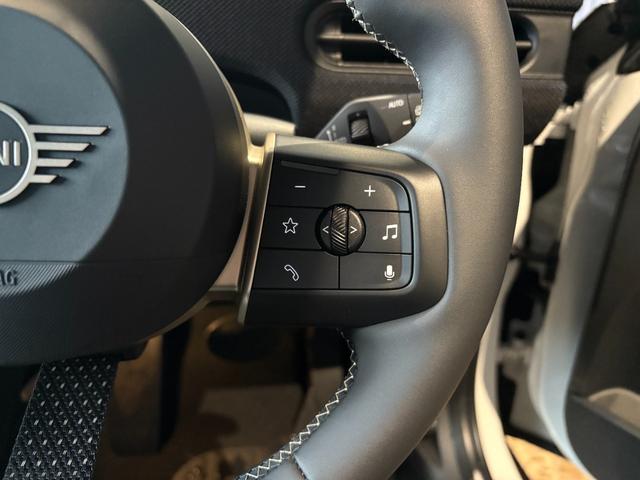 ＭＩＮＩ クーパーＣ　クラシック・トリム　純正ナビ・アップルカープレイ・アンドロイドオート・シートヒーター・ステアリングヒーター・キーレス・Ｂｌｕｅｔｏｏｔｈ・アダプティブクルーズコントロール・認定中古車（18枚目）