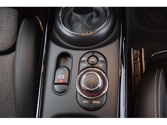 ＭＩＮＩ クーパーＤクラブマン　ファーストＰクラシック・トリム　純正ナビ・純正バックカメラ・アイドリングストップ・Ｂｌｕｅｔｏｏｔｈ・アダプティブクルーズ・ＥＴＣ・キーレス・コンフォートアクセス・認定中古車・ＬＥＤライト・オートライト（16枚目）