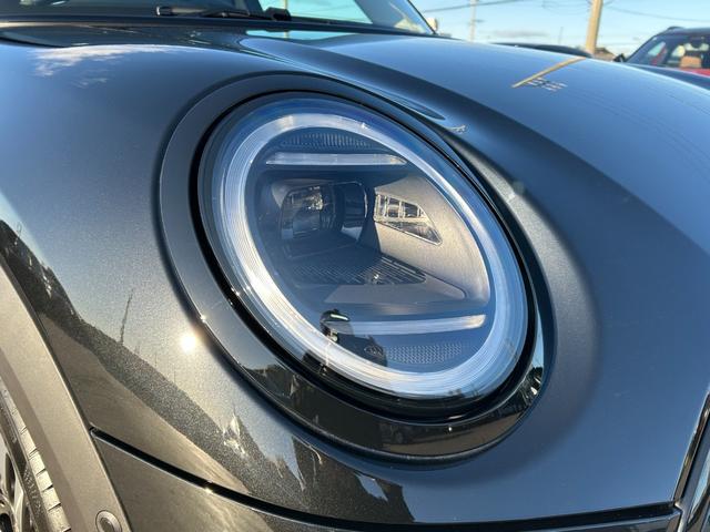 ＭＩＮＩ クーパーＣ　クラシック・トリム　純正ナビ・純正バックカメラ・純正シートヒーター・アップルカープレイ・アンドロイドオート・アダプティブクルーズコントロール・Ｂｌｕｅｔｏｏｔｈ・キーレス・ステアリングヒーター・ＥＴＣ・認定中古車（27枚目）