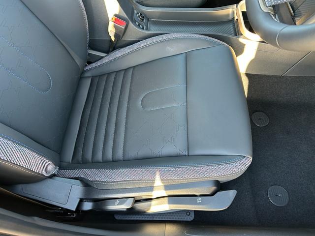 ＭＩＮＩ クーパーＣ　クラシック・トリム　純正ナビ・純正バックカメラ・純正シートヒーター・アップルカープレイ・アンドロイドオート・アダプティブクルーズコントロール・Ｂｌｕｅｔｏｏｔｈ・キーレス・ステアリングヒーター・ＥＴＣ・認定中古車（37枚目）