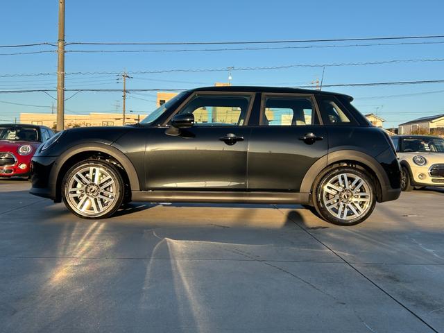 ＭＩＮＩ クーパーＣ　クラシック・トリム　純正ナビ・純正バックカメラ・純正シートヒーター・アップルカープレイ・アンドロイドオート・アダプティブクルーズコントロール・Ｂｌｕｅｔｏｏｔｈ・キーレス・ステアリングヒーター・ＥＴＣ・認定中古車（57枚目）