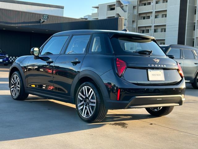 ＭＩＮＩ クーパーＣ　クラシック・トリム　純正ナビ・純正バックカメラ・純正シートヒーター・アップルカープレイ・アンドロイドオート・アダプティブクルーズコントロール・Ｂｌｕｅｔｏｏｔｈ・キーレス・ステアリングヒーター・ＥＴＣ・認定中古車（58枚目）