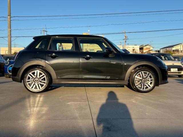 ＭＩＮＩ クーパーＣ　クラシック・トリム　純正ナビ・純正バックカメラ・純正シートヒーター・アップルカープレイ・アンドロイドオート・アダプティブクルーズコントロール・Ｂｌｕｅｔｏｏｔｈ・キーレス・ステアリングヒーター・ＥＴＣ・認定中古車（61枚目）
