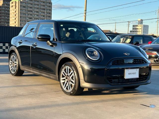 ＭＩＮＩ クーパーＣ　クラシック・トリム　純正ナビ・純正バックカメラ・純正シートヒーター・アップルカープレイ・アンドロイドオート・アダプティブクルーズコントロール・Ｂｌｕｅｔｏｏｔｈ・キーレス・ステアリングヒーター・ＥＴＣ・認定中古車（62枚目）