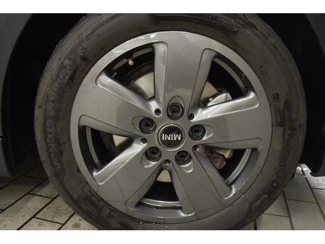 ＭＩＮＩ クーパー　プレミアムプラスパッケージクラシックトリム　認定中古車・バックカメラ・ユニオンジャックテールランプ・オートライト・Ｂｌｕｅｔｏｏｔｈ接続・アップルカープレイ搭載・シートヒータ・アダクティブクルーズコントロール（35枚目）