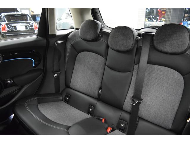 ＭＩＮＩ クーパー　プレミアムプラスパッケージクラシックトリム　認定中古車・バックカメラ・ユニオンジャックテールランプ・オートライト・Ｂｌｕｅｔｏｏｔｈ接続・アップルカープレイ搭載・シートヒータ・アダクティブクルーズコントロール（42枚目）