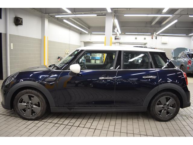ＭＩＮＩ クーパー　プレミアムプラスパッケージクラシックトリム　認定中古車・バックカメラ・ユニオンジャックテールランプ・オートライト・Ｂｌｕｅｔｏｏｔｈ接続・アップルカープレイ搭載・シートヒータ・アダクティブクルーズコントロール（58枚目）